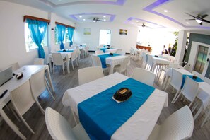 Breakfast, lunch, dinner served; local and international cuisine 