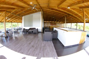 Breakfast, lunch, dinner served; local and international cuisine 