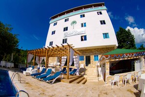 Outdoor pool - South Beach Hotel (Paraiso)