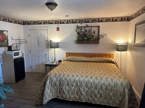 Honeymoon Suite, 1 King Bed, Balcony, Mountain View | 1 bedroom, premium bedding, pillowtop beds, individually decorated