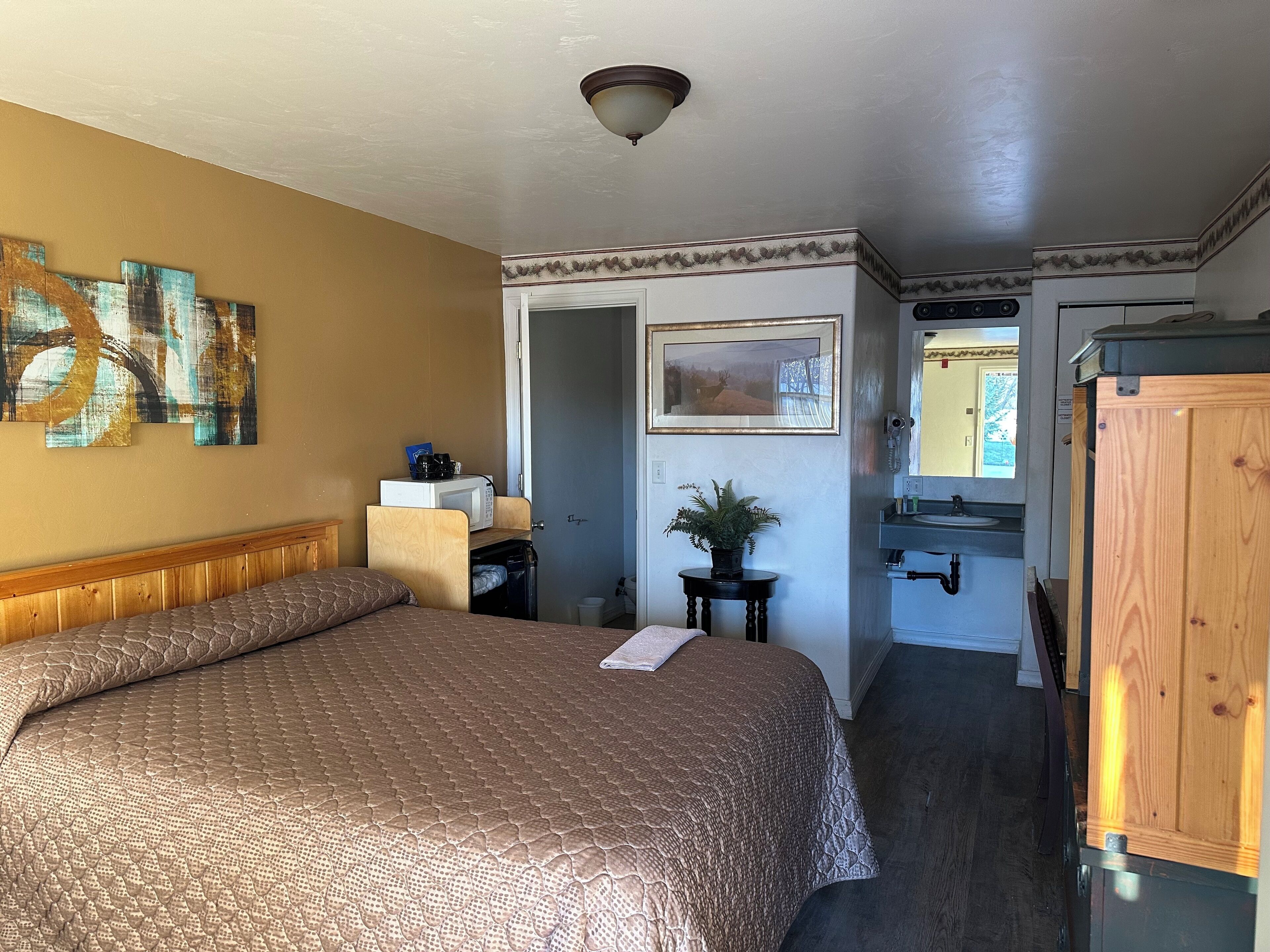 1 bedroom, premium bedding, pillow-top beds, individually decorated