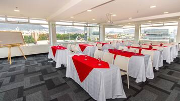 En 52-tommers Flatskjerm-TV med kabel-kanaler samt TV