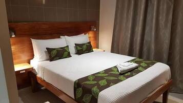 Kamar Eksekutif, 1 Tempat Tidur Queen, Bebas Asap Rokok | Meja kerja, kedap suara, Wi-Fi gratis, dan seprai linen