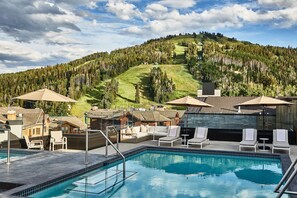 Outdoor pool - Goldener Hirsch, Auberge Collection (Park City)