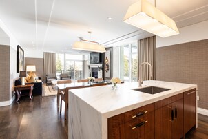 高档床上用品、羽绒被、加厚床垫、迷你吧