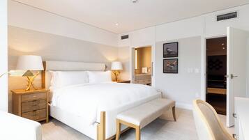 Room, Multiple Beds (Goldener, 1 King and 2 Queen Beds) | 3 bedrooms, premium bedding, down comforters, pillowtop beds