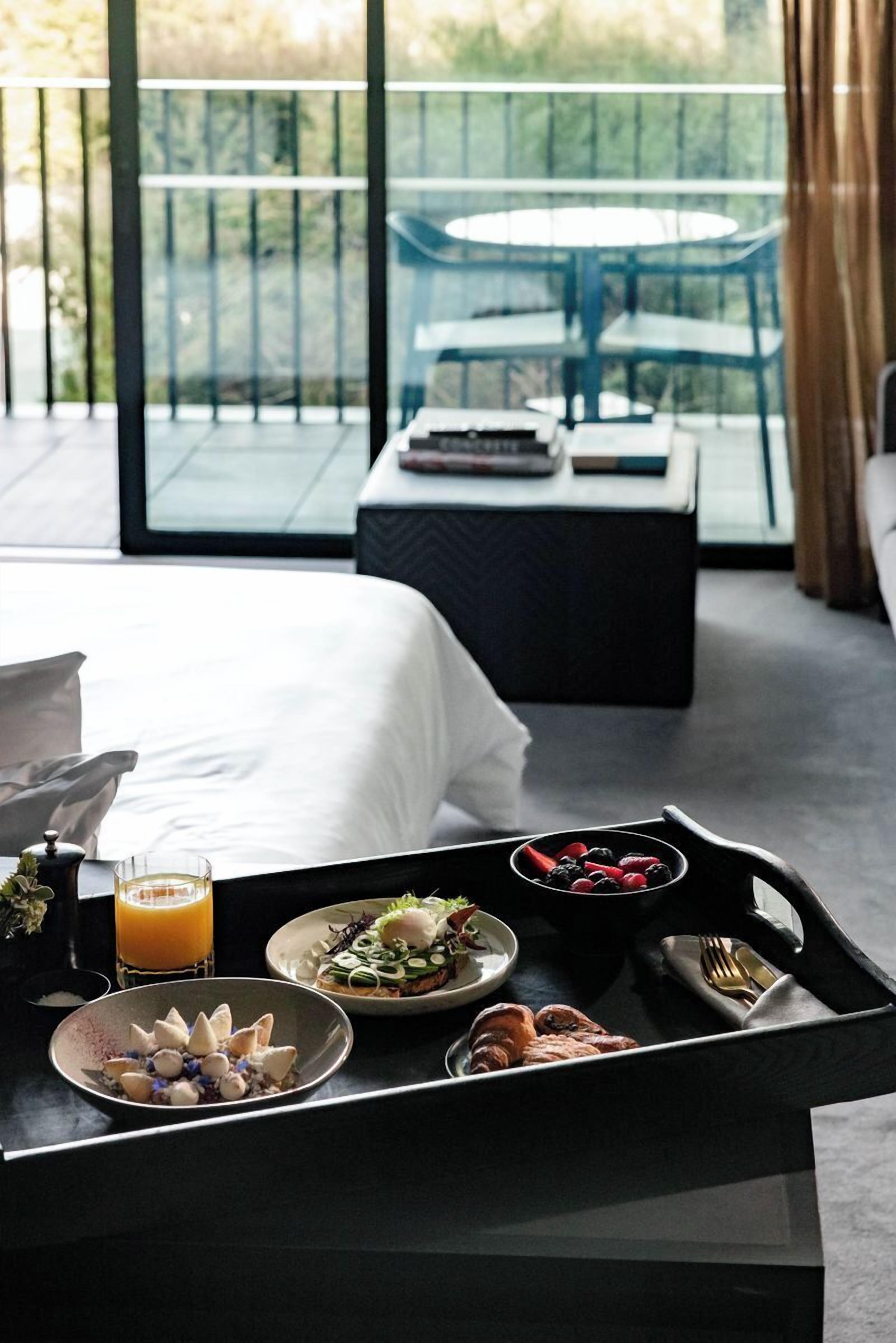 Free daily cooked-to-order breakfast