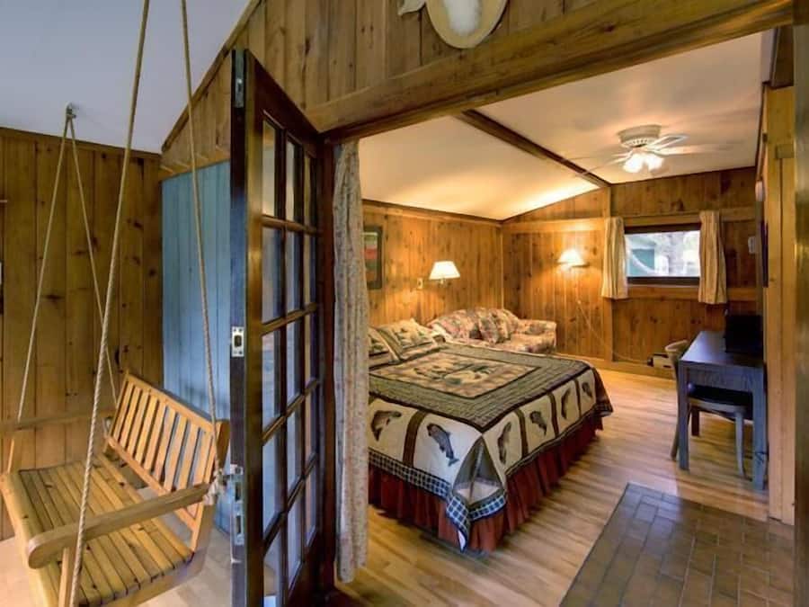 Traditional-Ferienhütte, 1 King-Bett und Schlafsofa