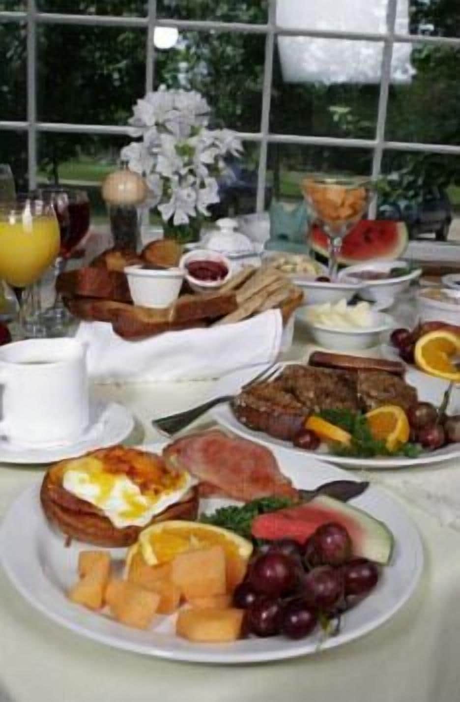 Daily cooked-to-order breakfast for a fee