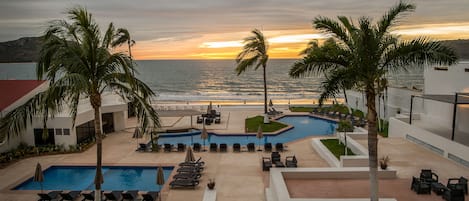 2 utendørsbassenger