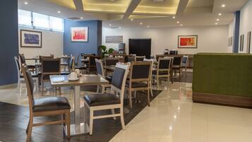 Desayuno buffet incluido todos los días