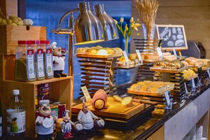 Desayuno buffet todos los días (con cargo) 