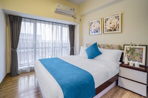 1 bedroom, desk, blackout curtains, free cots/infant beds