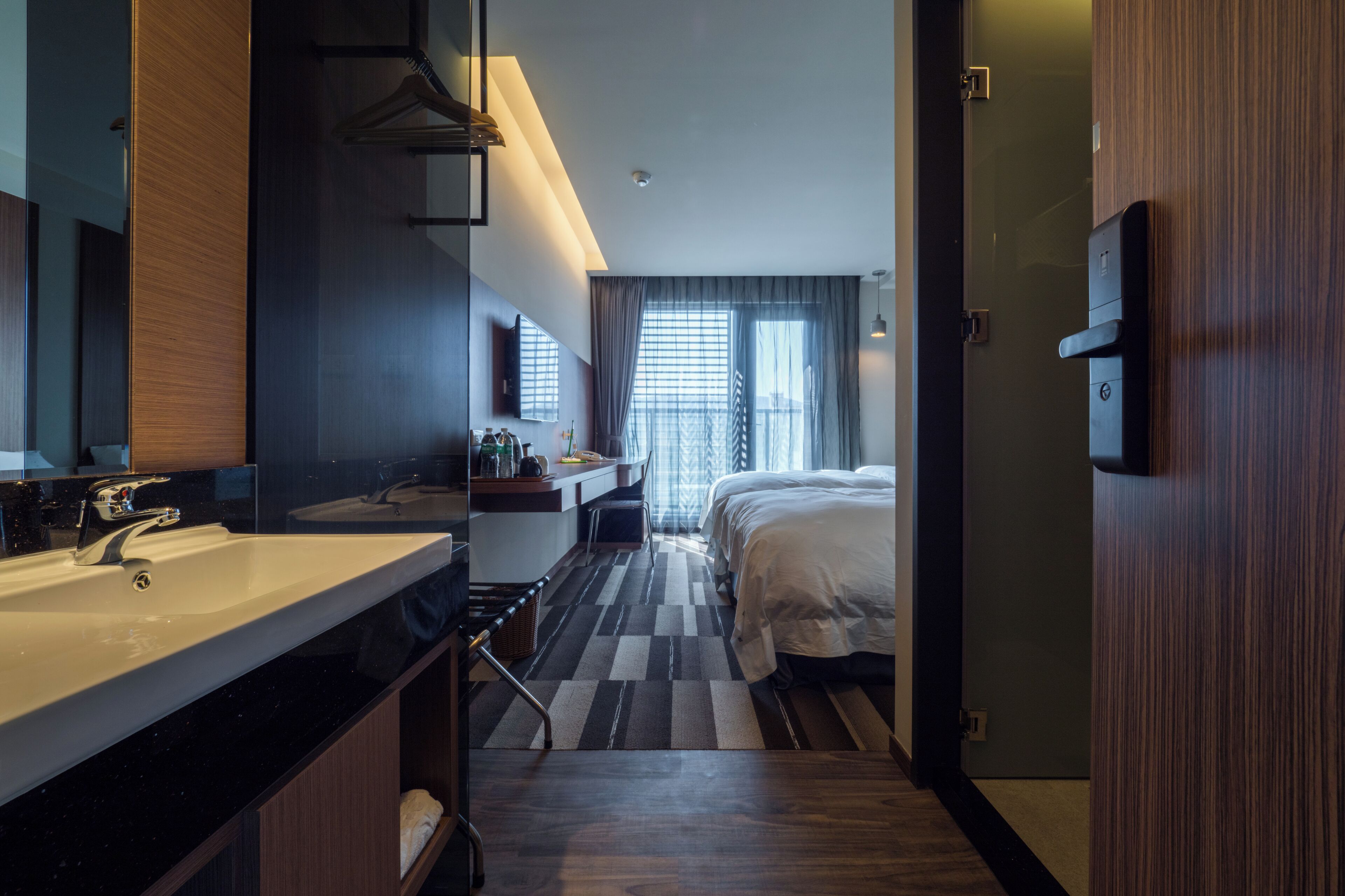 1 bedroom, down duvets, desk, blackout curtains