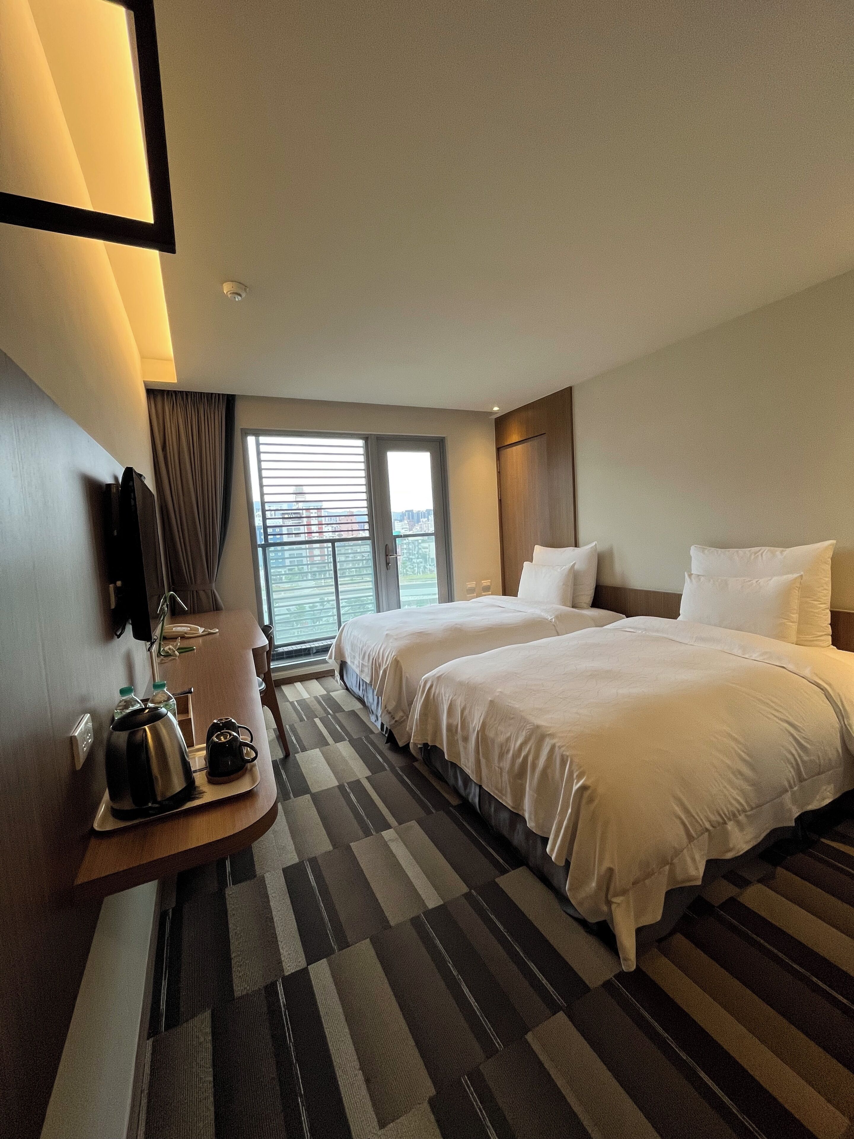 1 bedroom, down duvets, desk, blackout curtains