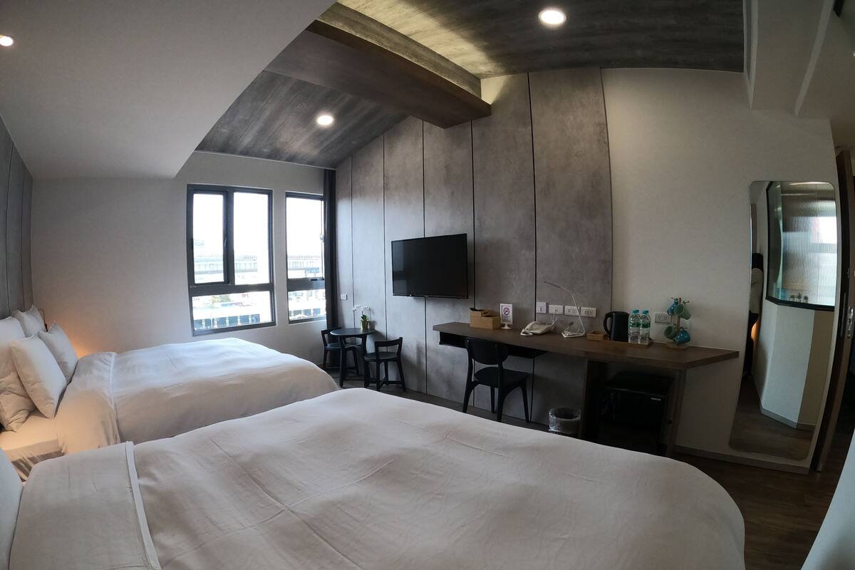 ผ้านวมขนเป็ด, โต๊ะทำงาน, ผ้าม่านกันแสง, ห้องเก็บเสียง