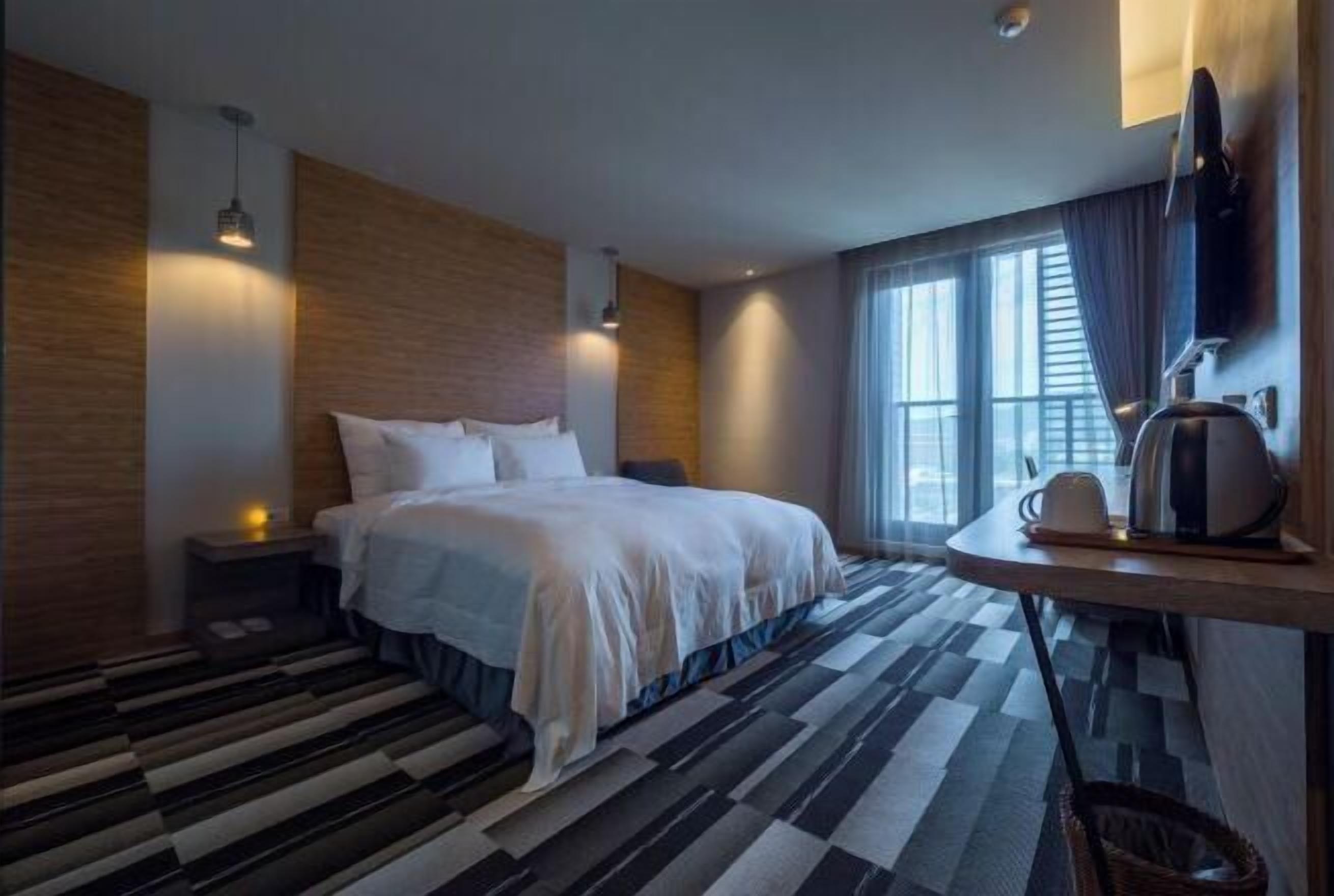 Down duvets, desk, blackout curtains, soundproofing