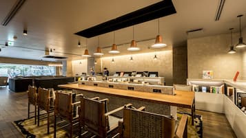 Lobby lounge