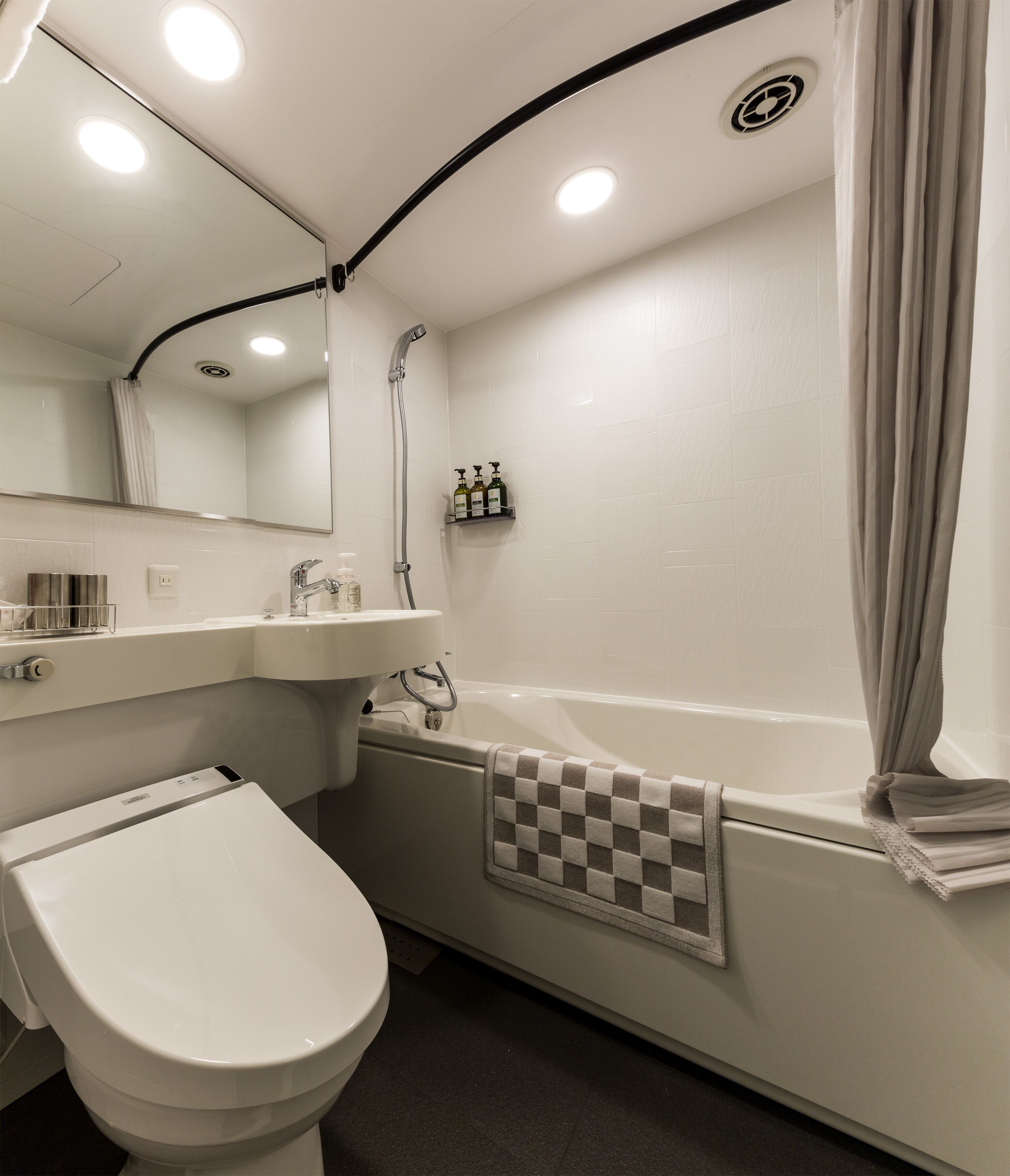 combined shower/bathtub, free toiletries, hair dryer, slippers