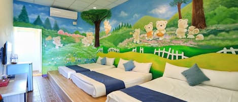 Desk, blackout drapes, free WiFi, bed sheets