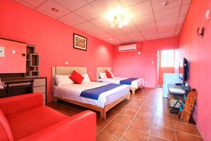 Bureau, rideaux occultants, Wi-Fi gratuit, draps fournis