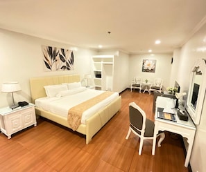 Suite Royale | Coffres-forts dans les chambres, bureau, rideaux occultants