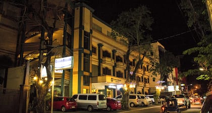 Crown Royale Hotel