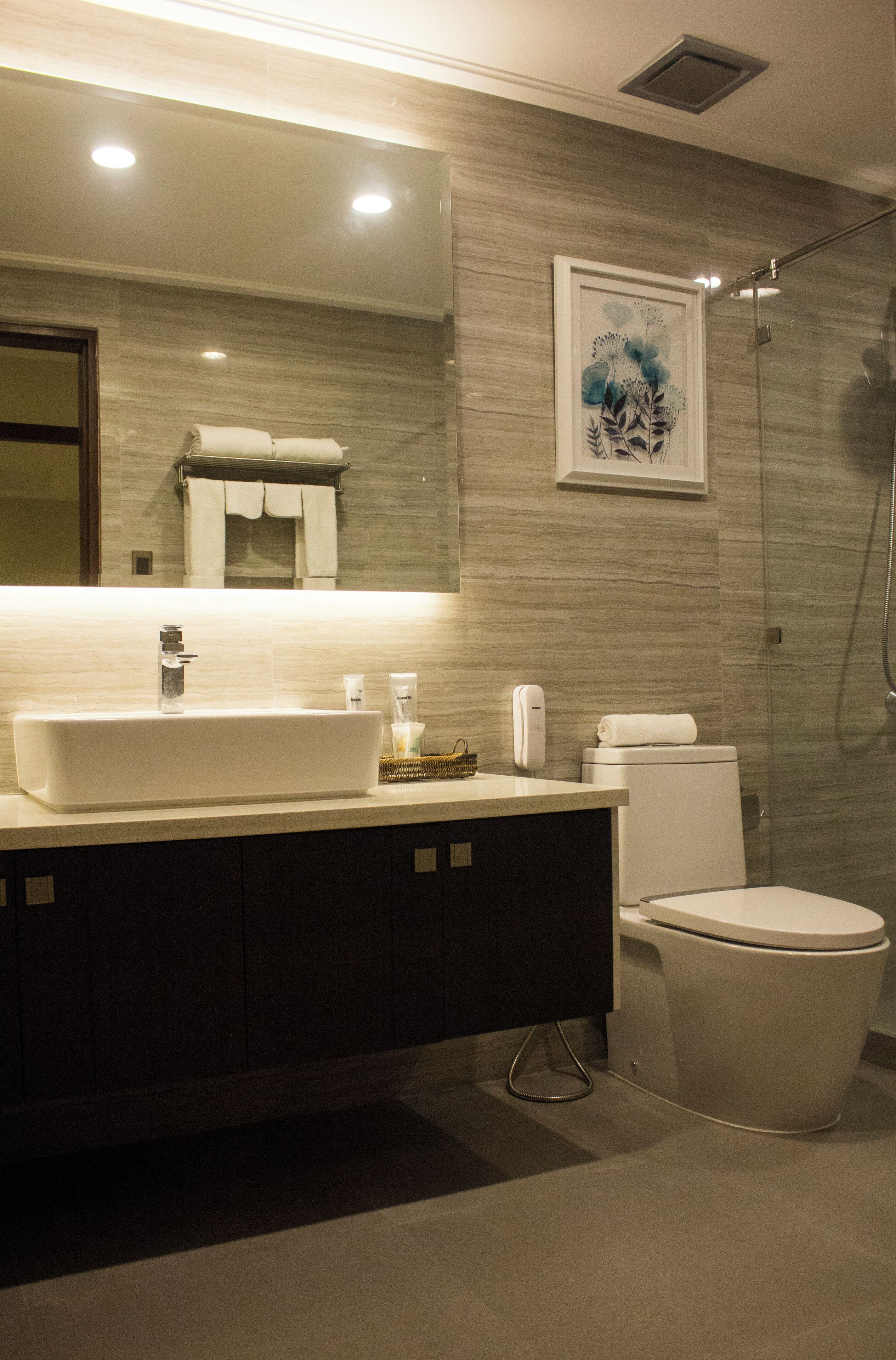 总统套房 (Majestic) | 浴室 | 淋浴设施、免费洗浴用品、拖鞋、坐浴桶