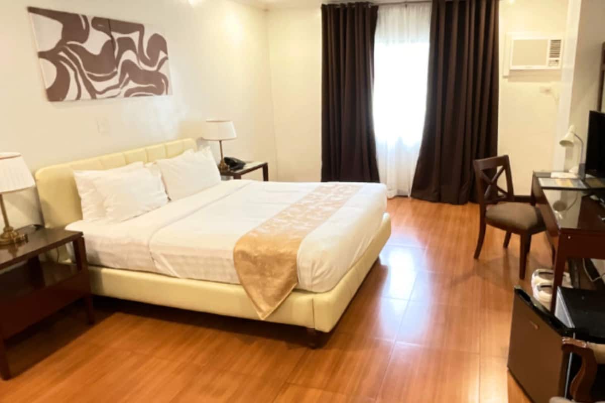 In-room safe, desk, blackout curtains, free WiFi