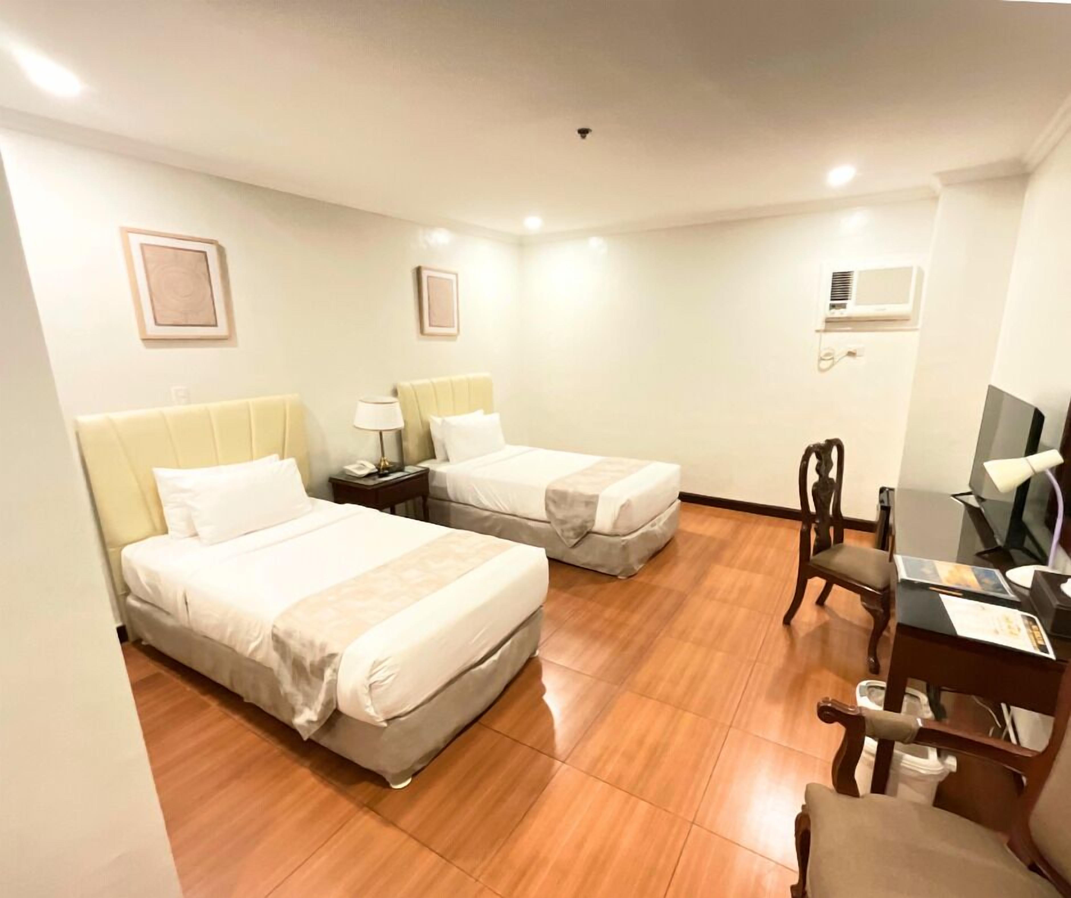 Kahden hengen classic-huone (kaksi sänkyä) | Tallelokero huoneessa, työpöytä, pimennysverhot, ilmainen Wi-Fi