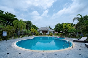 Kolam renang terbuka