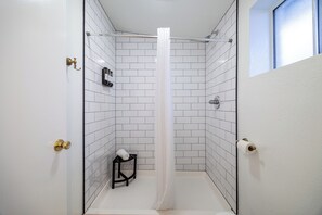 Happy Daze | Bathroom | Towels