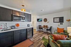 Camas plegables/adicionales gratuitas, wifi gratis y ropa de cama 