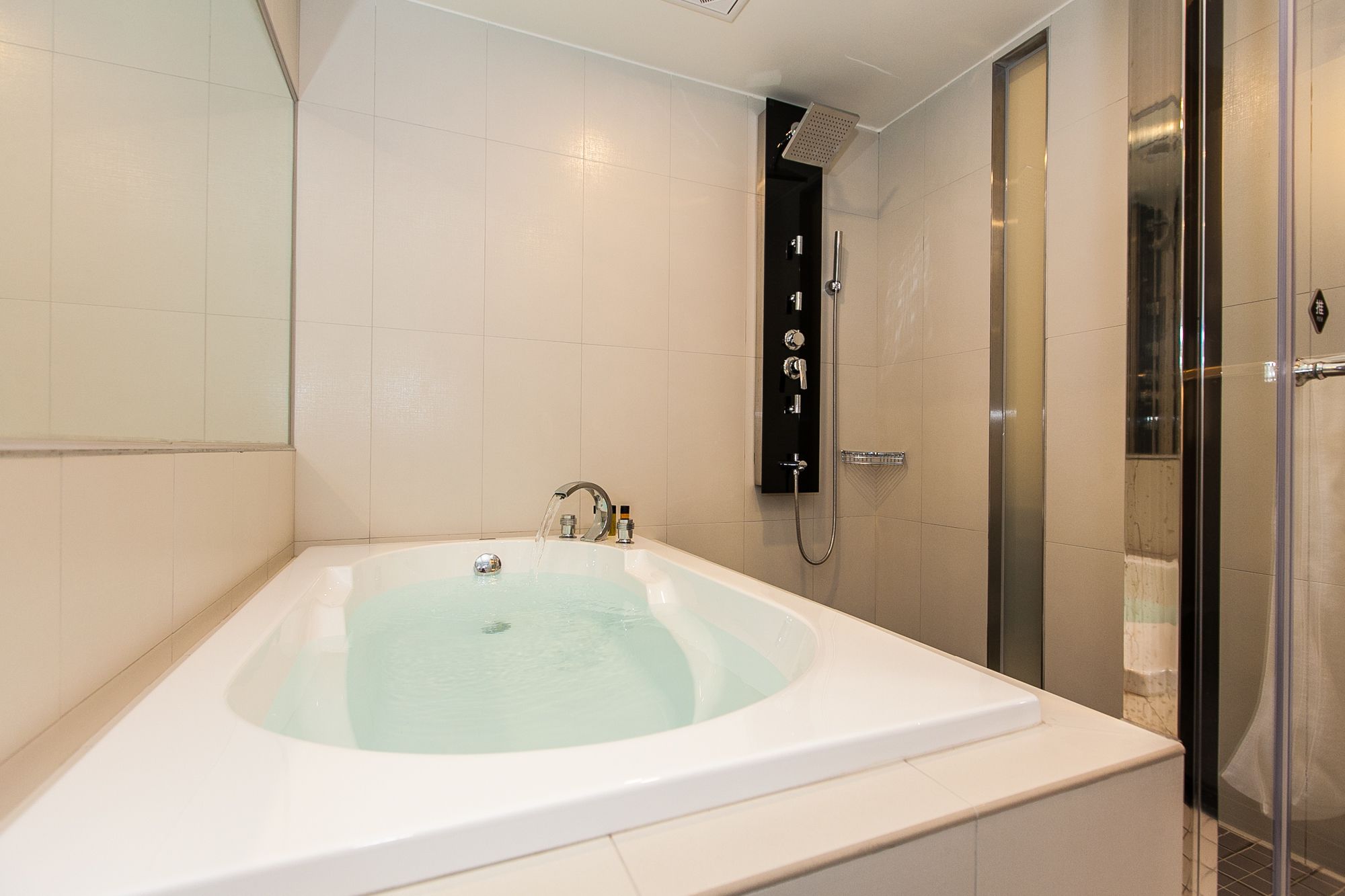 separate bathtub and shower, spring water bathtub