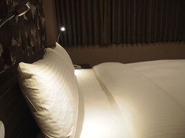 藝境客房 | 客房內保險箱、獨特裝潢、書桌、遮光布/窗簾