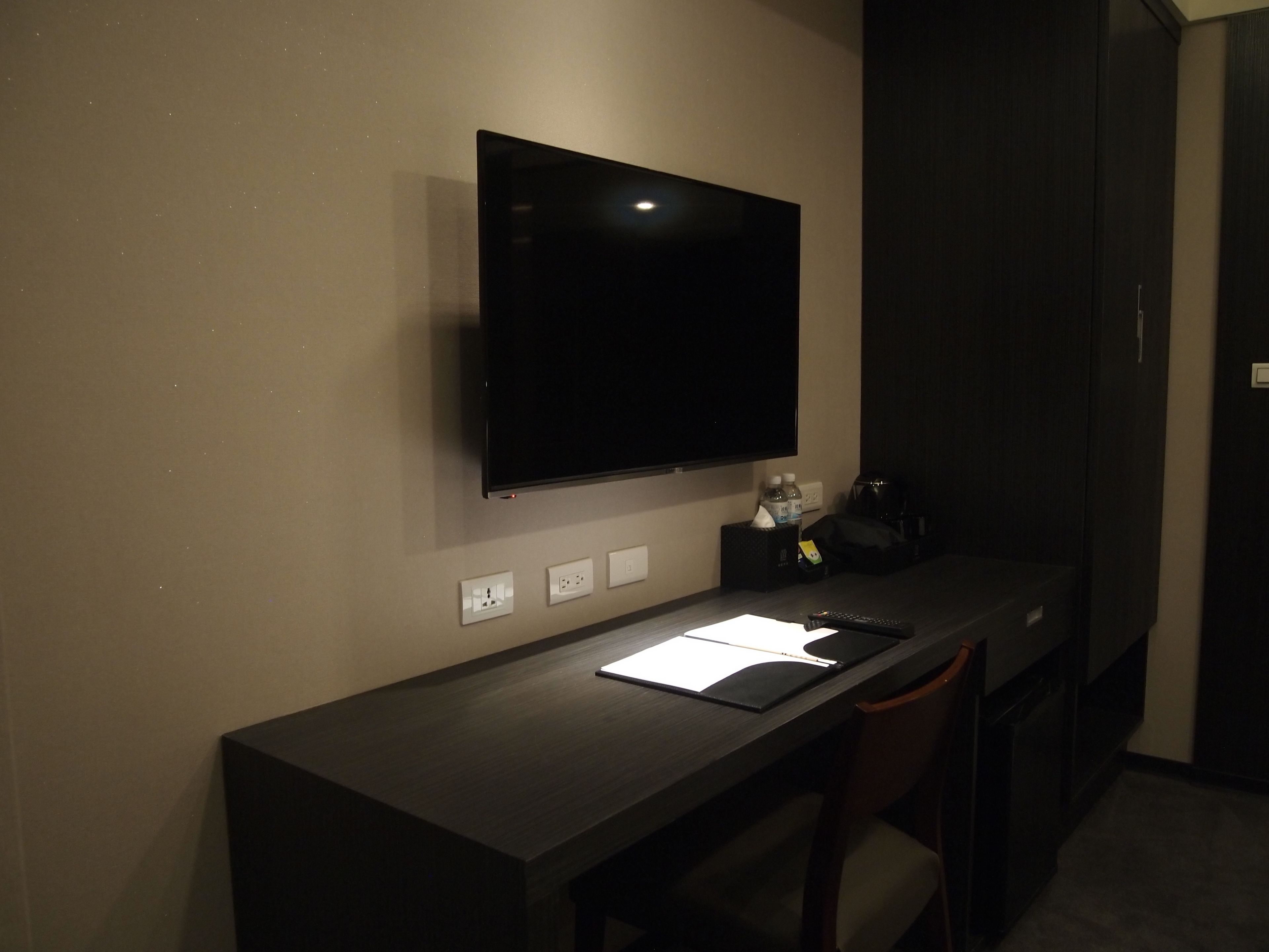 deluxe double room | in-room safe, individually decorated, desk, blackout curtains