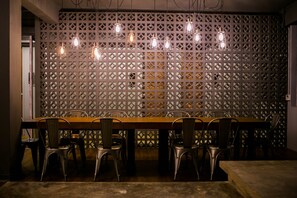 Dining - Silom Space Hostel (Bangkok)