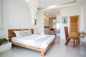 5 Bedrooms Private Pool Villa | In-room safe, individually decorated, individually furnished, desk