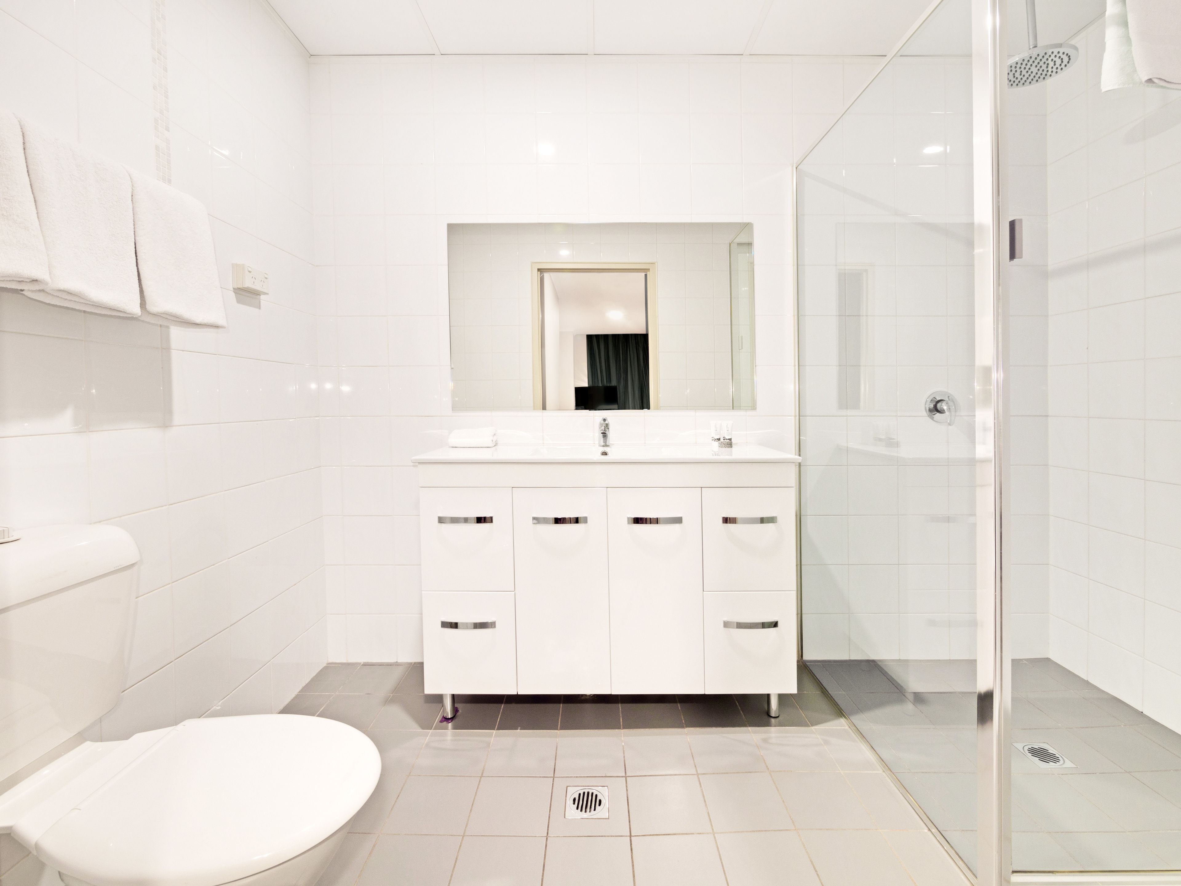 the social mini | bathroom | shower, rainfall showerhead, free toiletries, hair dryer