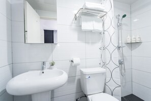 Deluxe Double Room (Foreigner Only) | Bathroom | Shower, free toiletries, hair dryer, slippers - Neat House (Seoul)