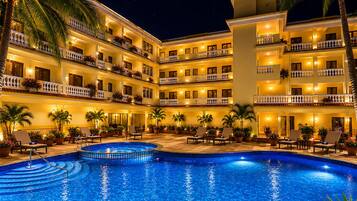 Outdoor pool, sun loungers