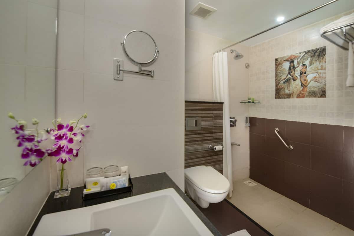 shower, free toiletries, towels