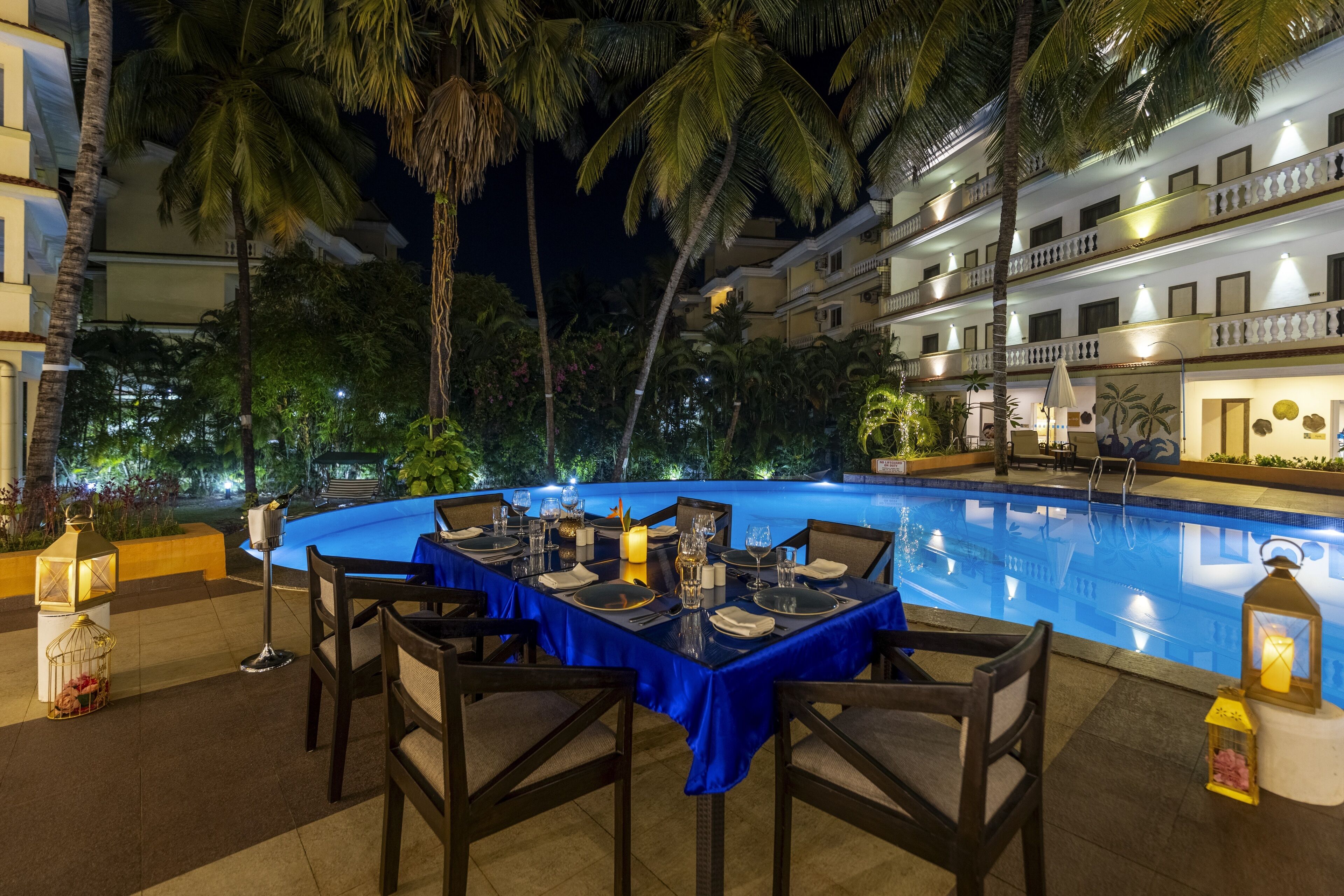 Outdoor pool, sun loungers