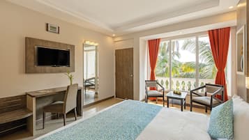 Indulge Room With Balcony | Minibar, in-room safe, desk, iron/ironing board