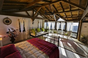 Minibar, coffres-forts dans les chambres, bureau, chambres insonorisées