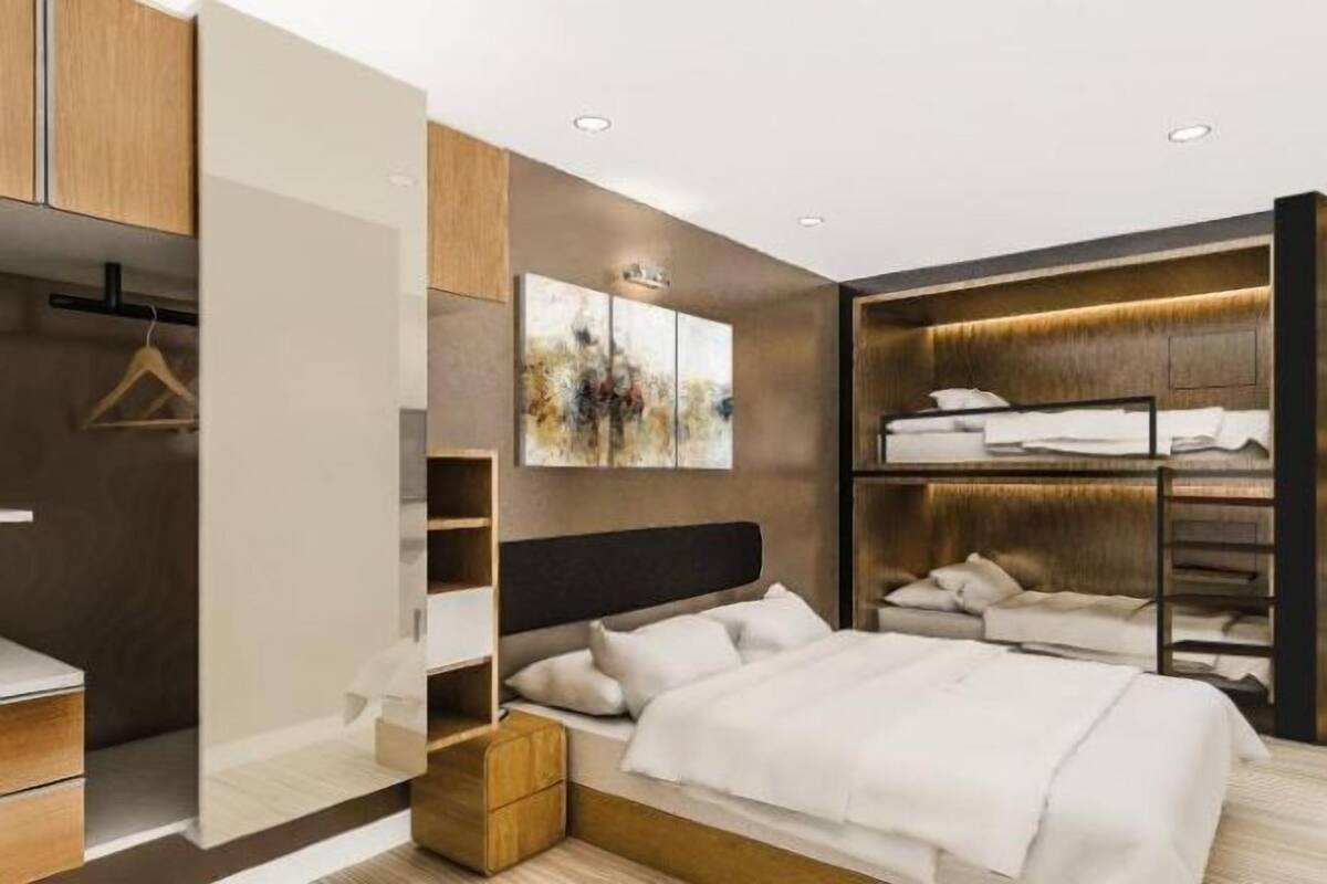 Free minibar, in-room safe, desk, soundproofing