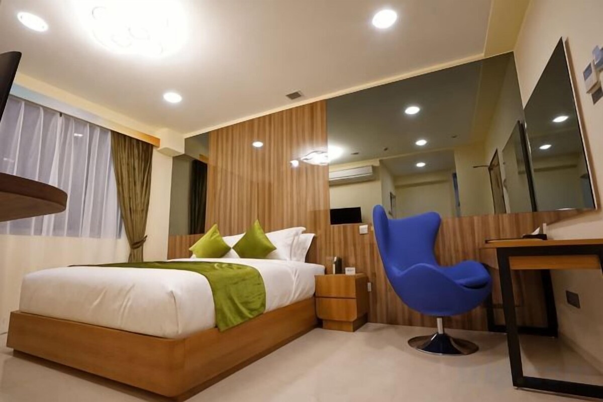 Artículos del minibar gratis y caja de seguridad en la habitación 