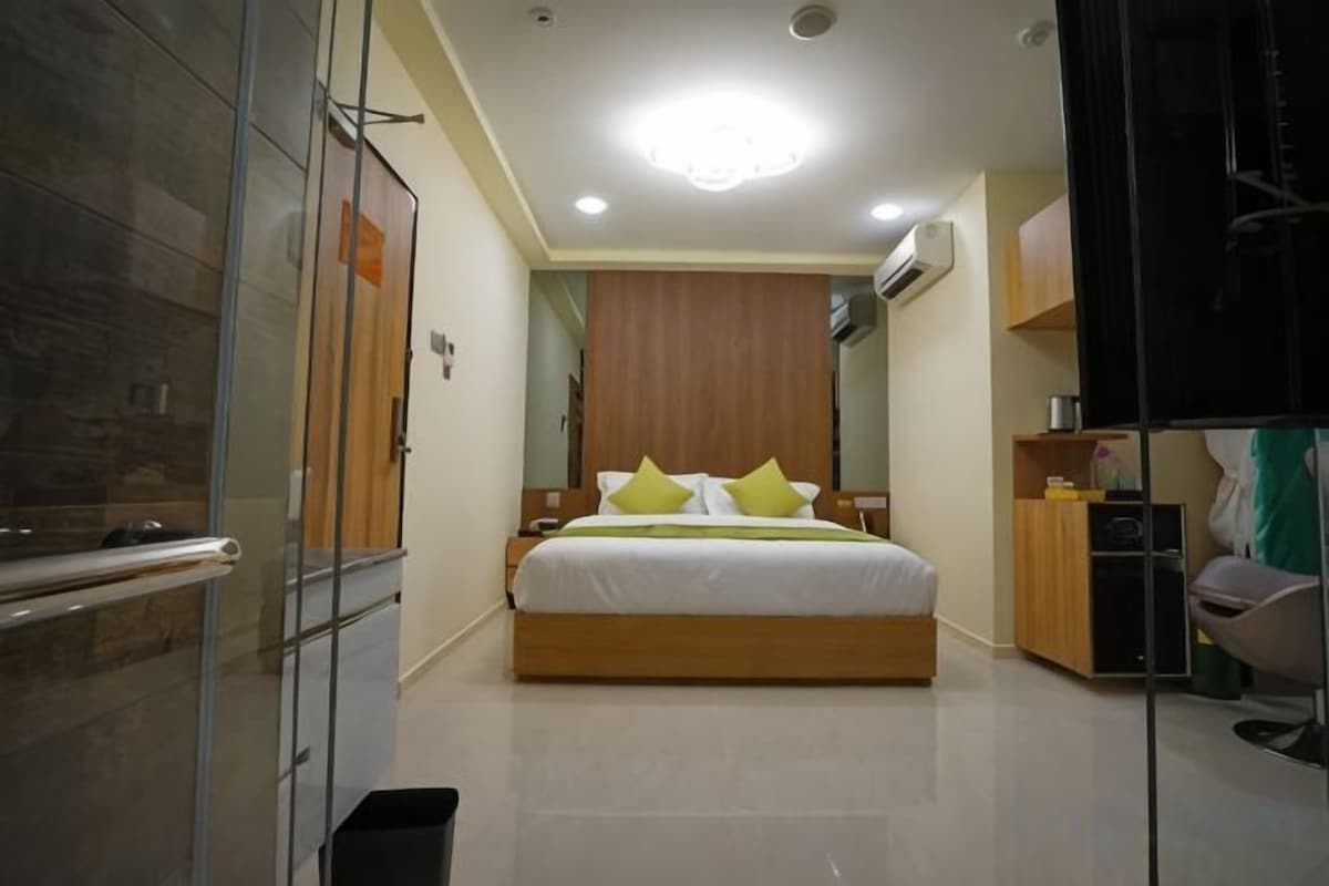 Artículos del minibar gratis y caja de seguridad en la habitación 
