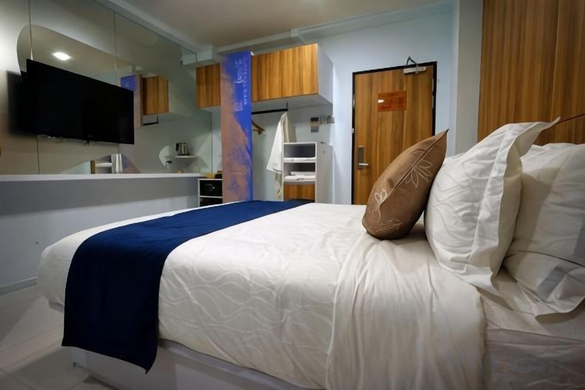 Artículos del minibar gratis y caja de seguridad en la habitación 