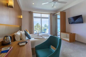 Deluxe Δίκλινο Δωμάτιο (Double), Μπαλκόνι, Θέα στην Πόλη | Κλινοσκεπάσματα υψηλής ποιότητας, μίνι μπαρ, χρηματοκιβώτιο στο δωμάτιο 